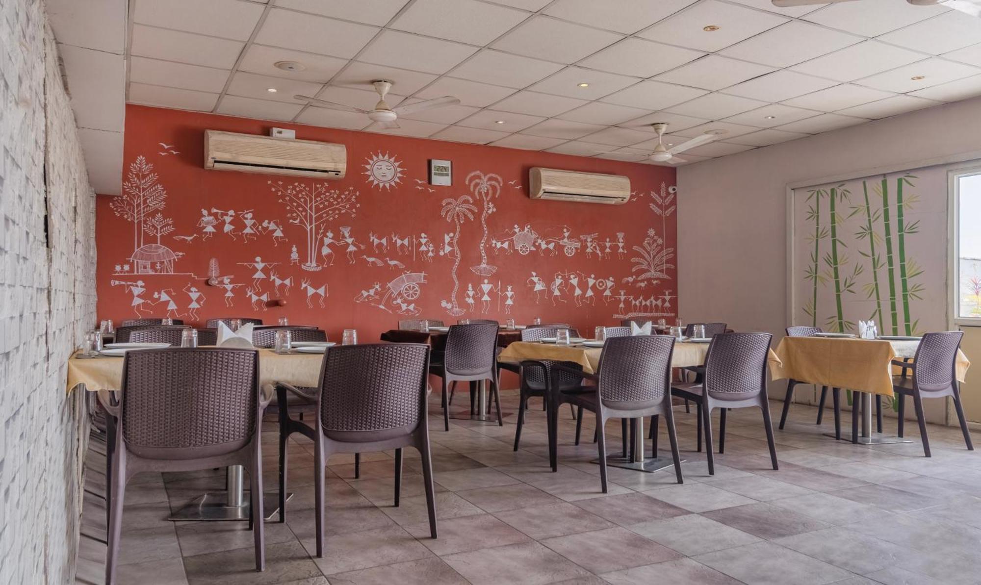 Hotel Casa, Vadodara Eksteriør bilde