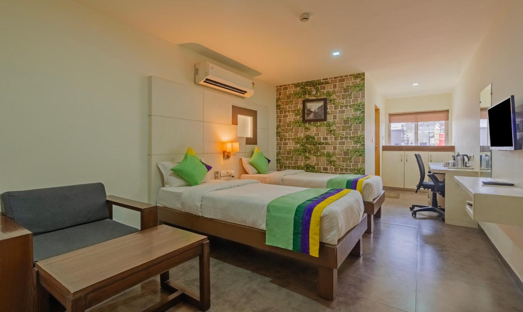 Hotel Casa, Vadodara Eksteriør bilde