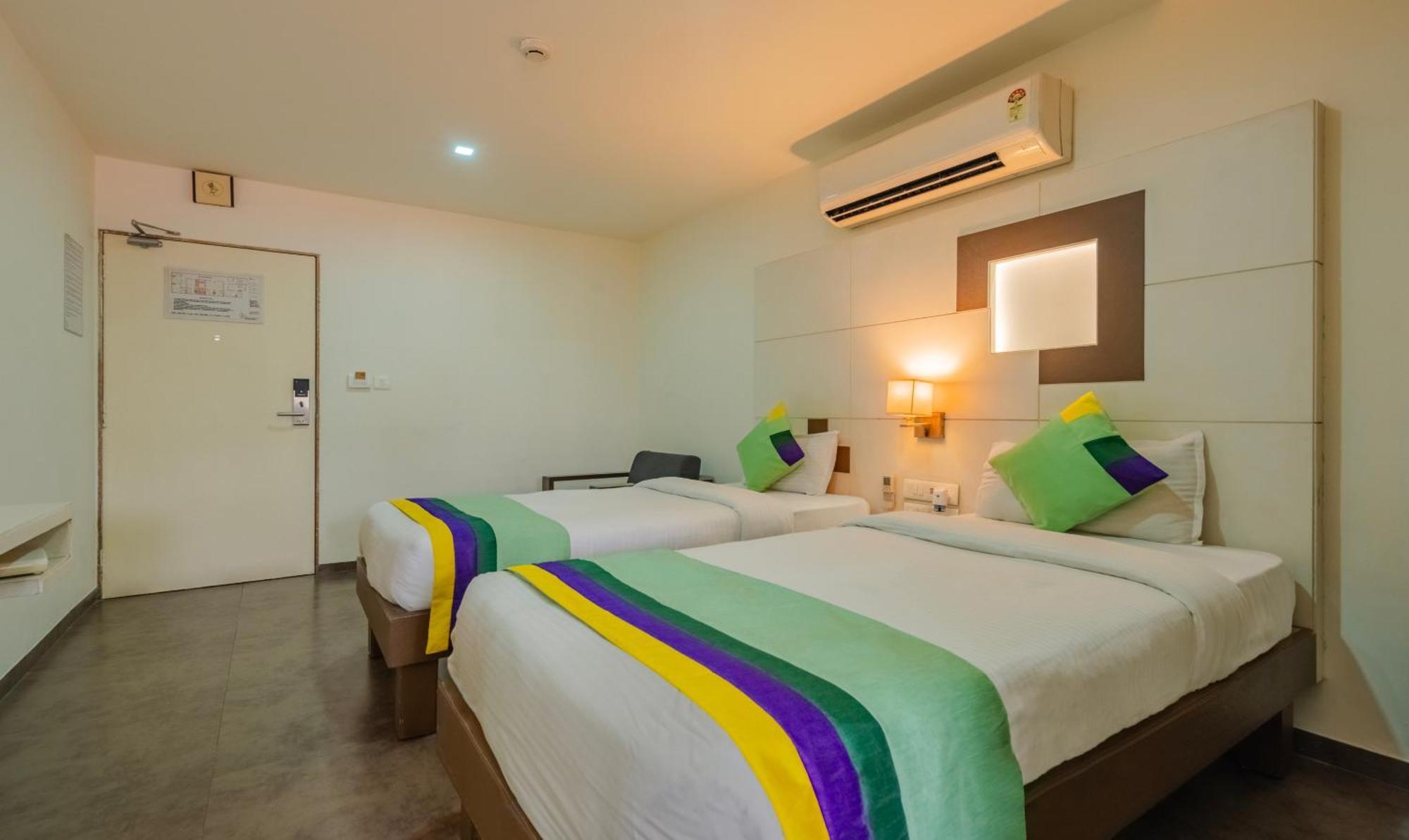 Hotel Casa, Vadodara Eksteriør bilde