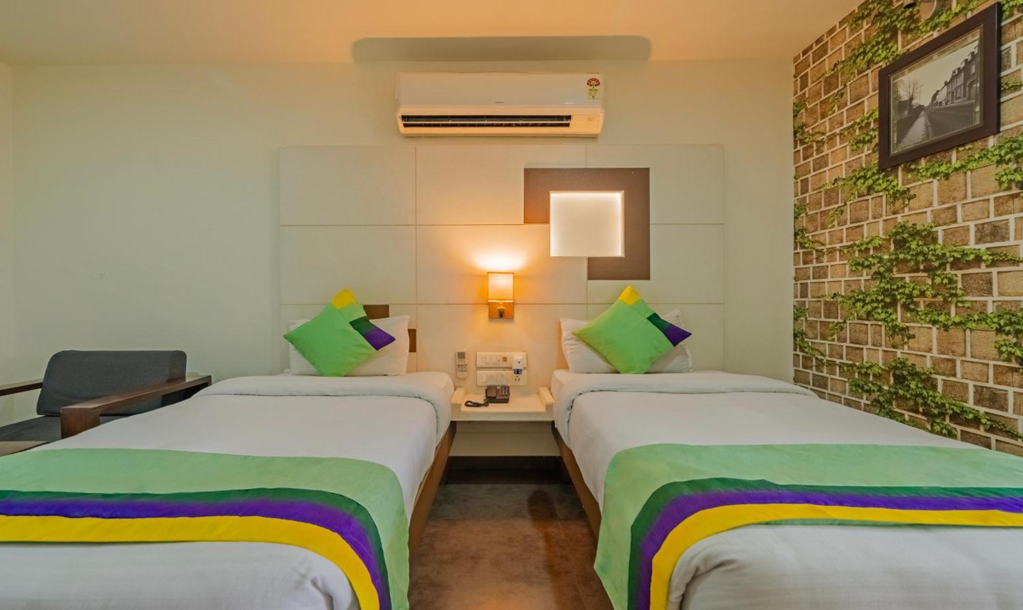 Hotel Casa, Vadodara Eksteriør bilde
